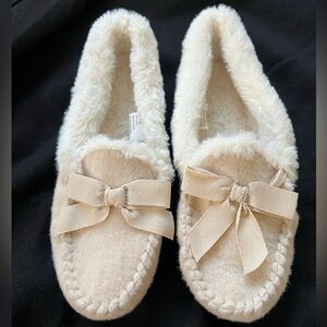 Sonoma slippers with faux fur cream color size 7-8 medium NWOT